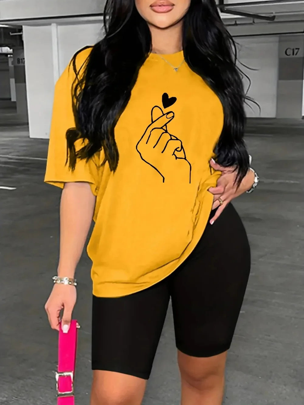 Summer women's hand heart gesture print casual loose round neck short sleeved T-shirt shorts two-piece set