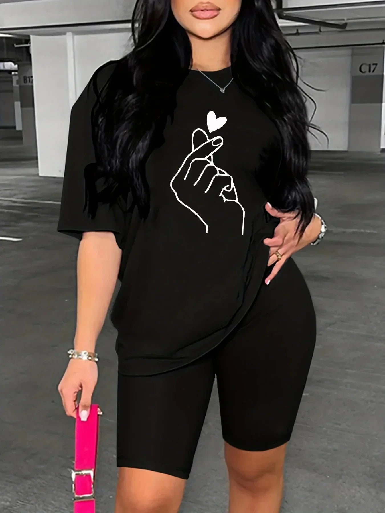 Summer women's hand heart gesture print casual loose round neck short sleeved T-shirt shorts two-piece set